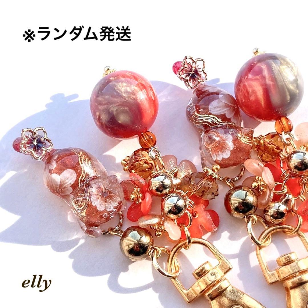 【sawasawa様】1651.天然石　和柄　じゃれ猫　レジン　キーホルダー