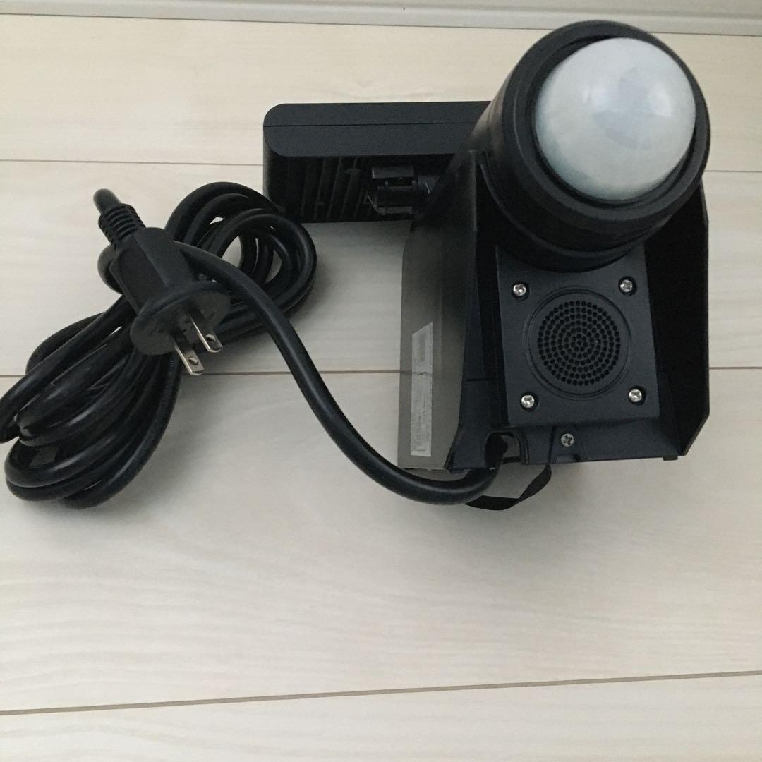 防犯カメラ　新品　カメラ付き　LEDセンサーライト　野外用　定価30000円
