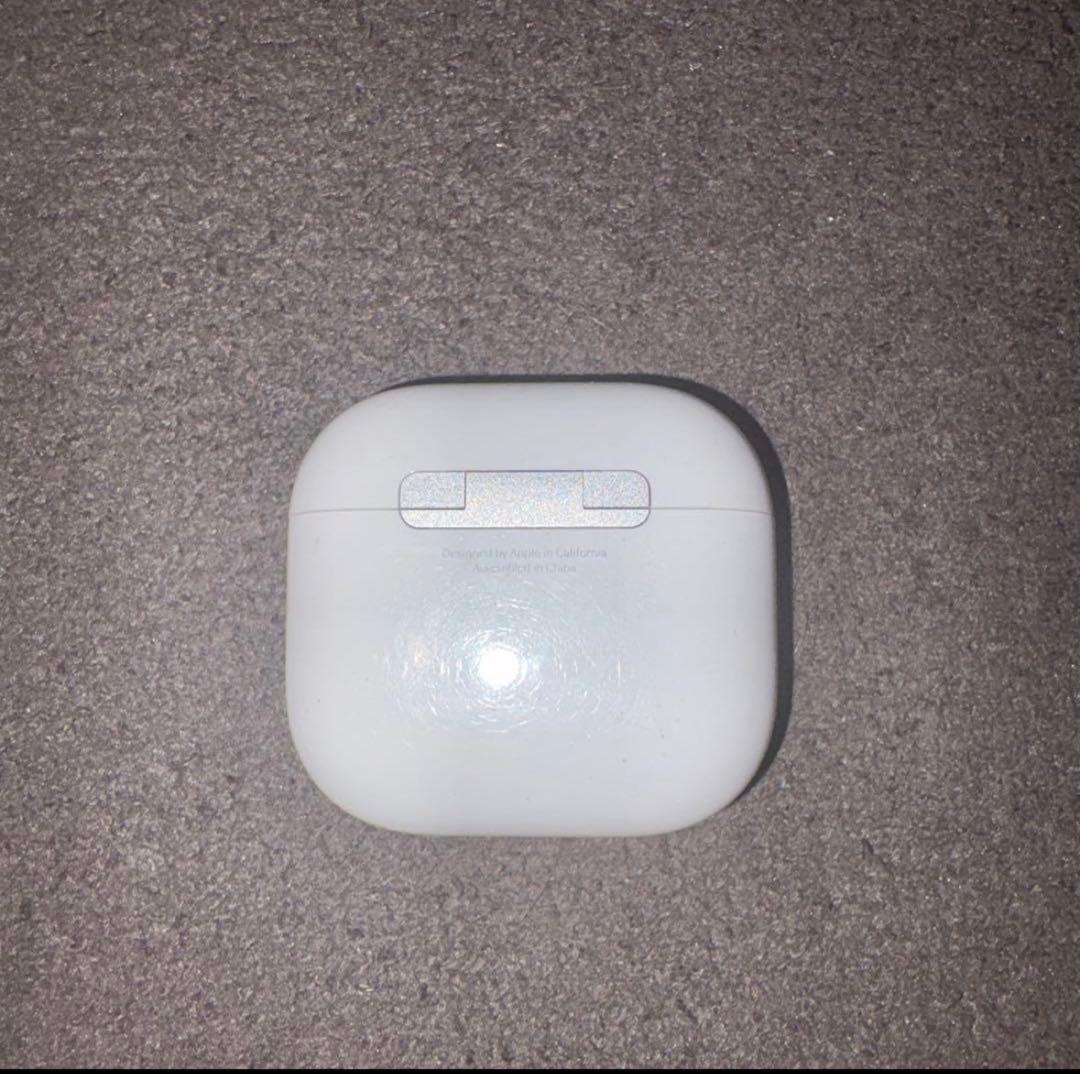 Apple AirPods（第4世代）充電ケース 純正品 美品 ケースのみ