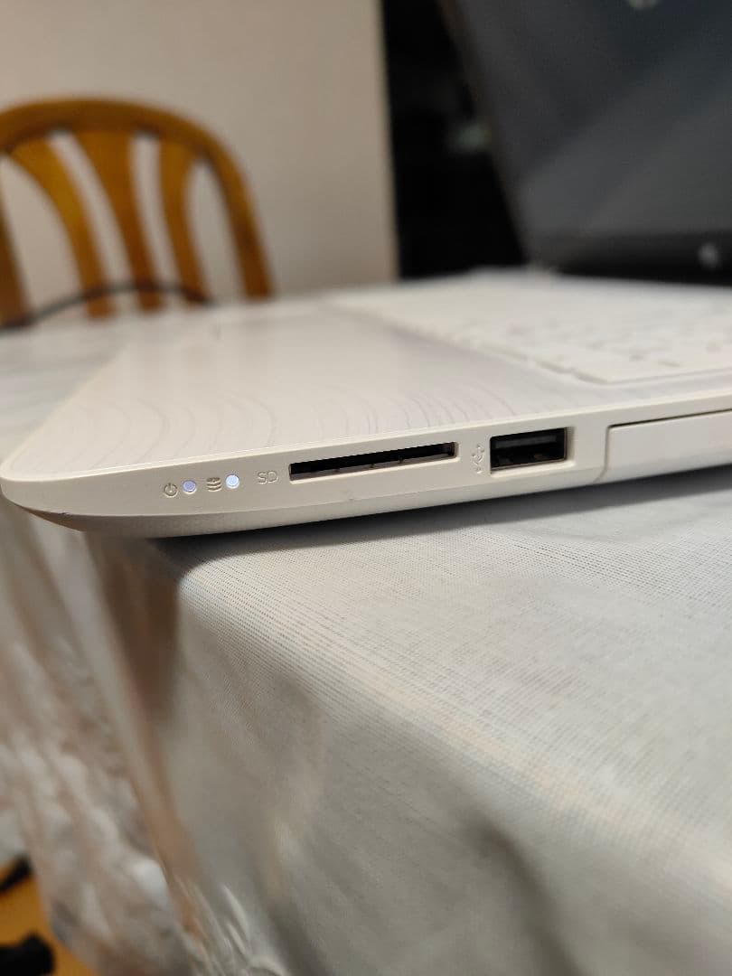 ジャンク HP ノートパソコン 15-bw001AU 起動確認済み ヒンジ不良