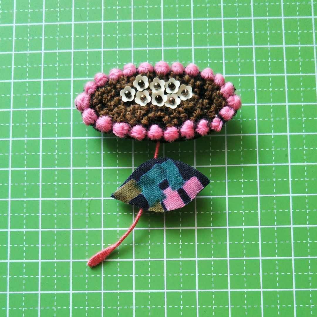 ⚠️もも 9-51ハンドメイド ブローチアクセサリー ミナペルホネン生地