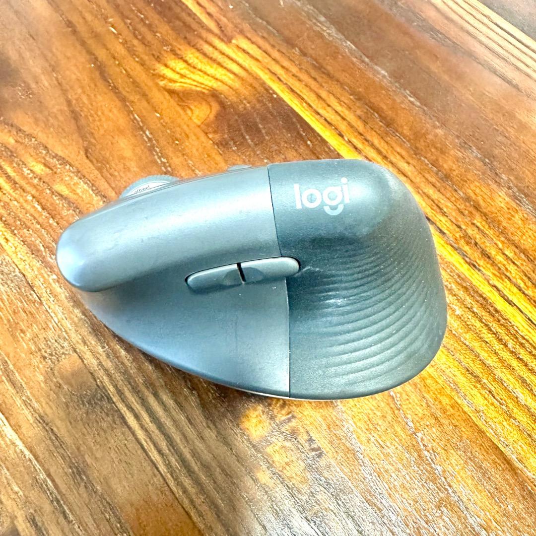 Logicool LIFT 縦型エルゴノミックマウス M800GR　ケース付き
