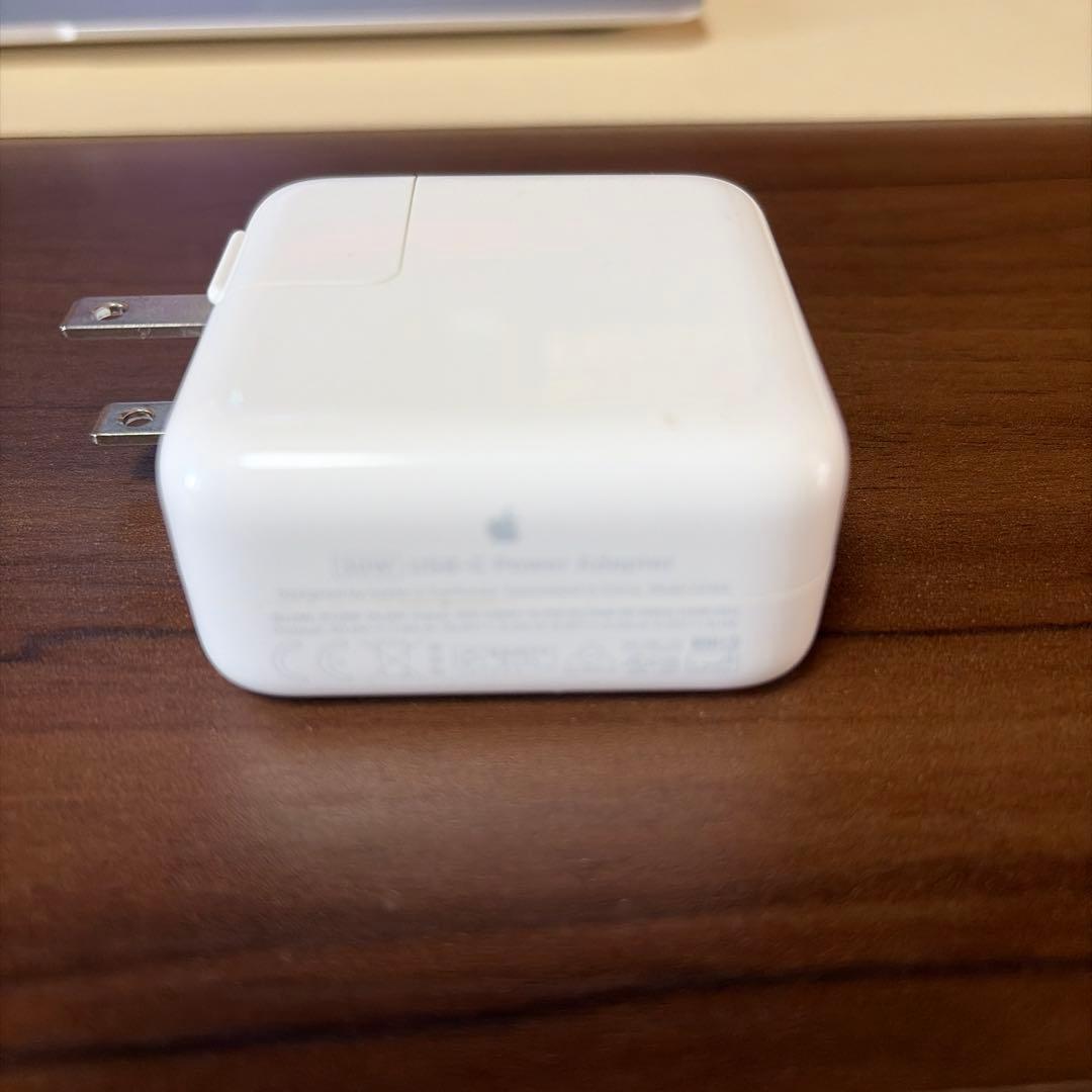 美品　MacBook Air M1 8GB 256GB