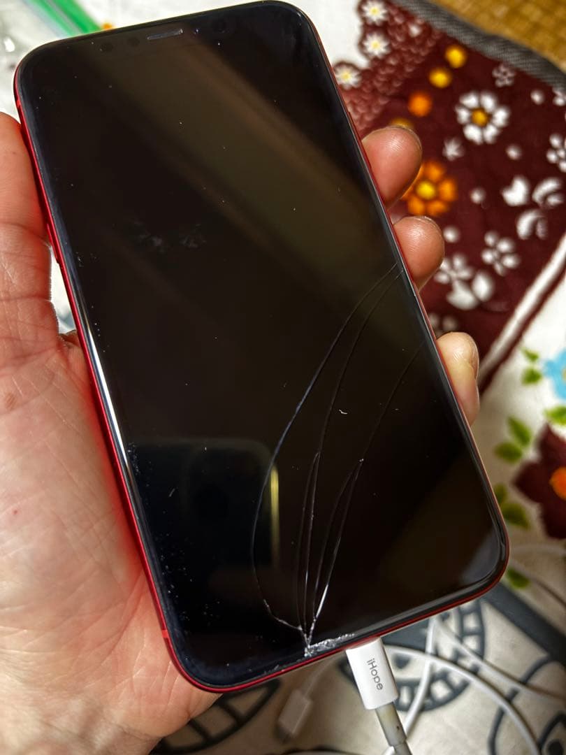 Apple iPhone XR PRODUCT(RED)本体スクリーン側ヒビあり