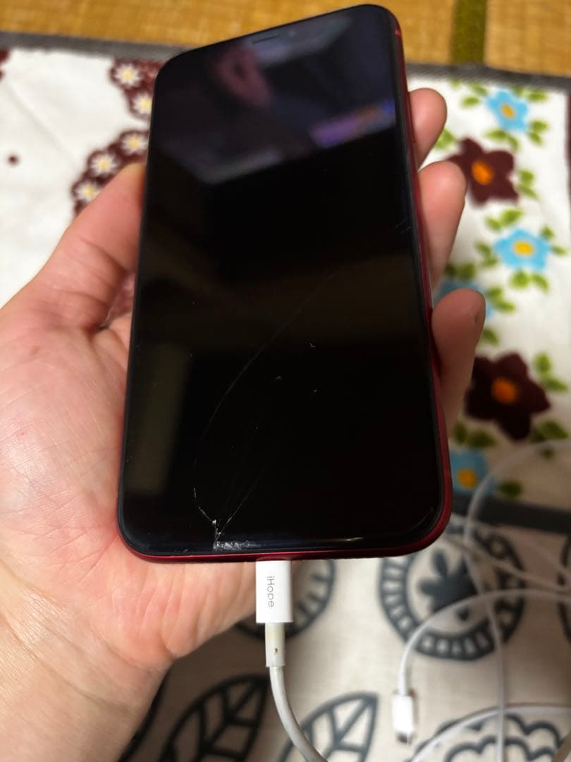 Apple iPhone XR PRODUCT(RED)本体スクリーン側ヒビあり