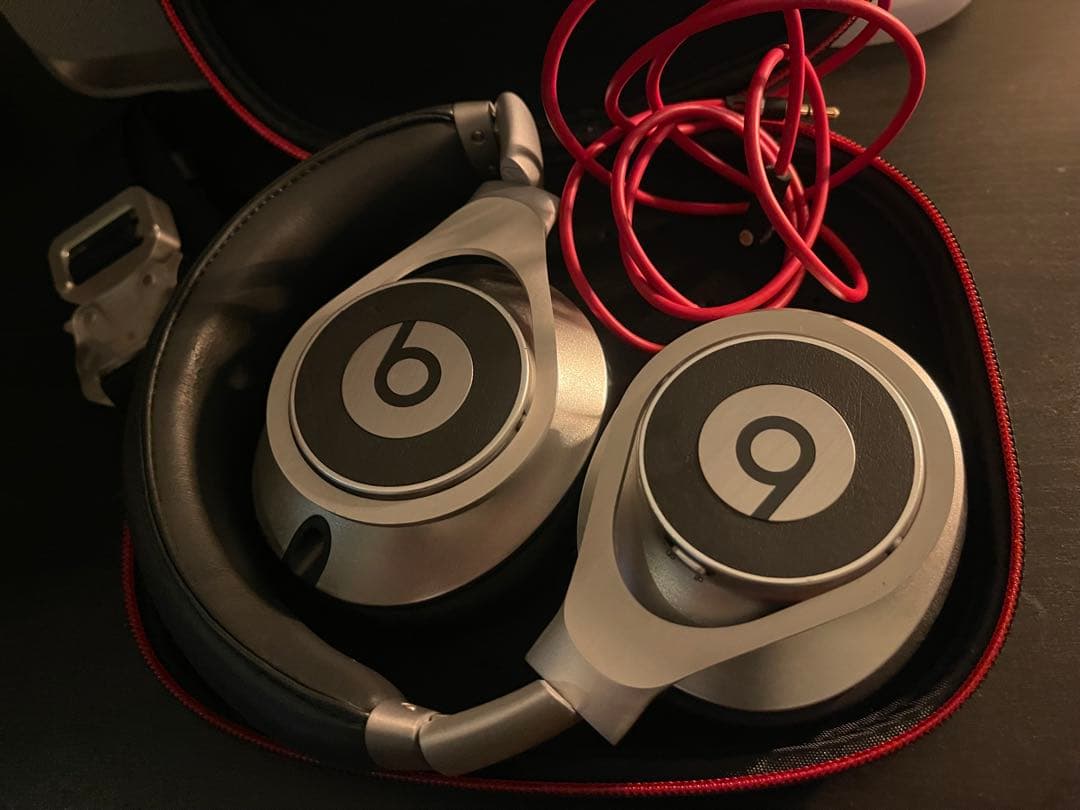 Beats Executive シルバー