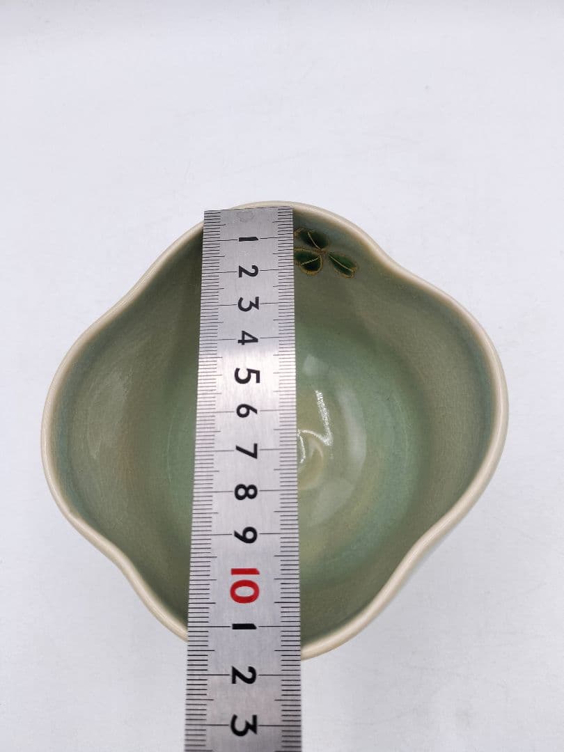 d185【新品・未使用】茶碗 色絵 四葉のクローバー 八木海峰 紙箱 茶道具