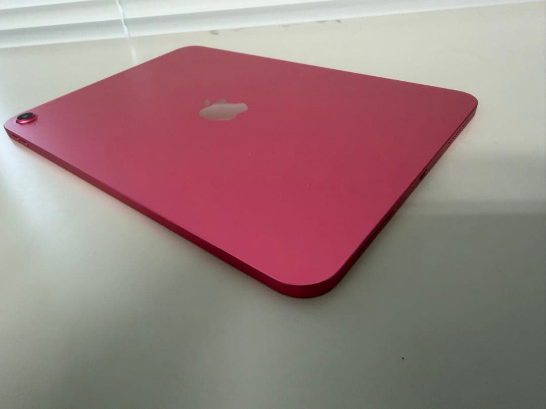 最新iPad (11世代、未使用に近い)+ マジックキーボード(非純正品)