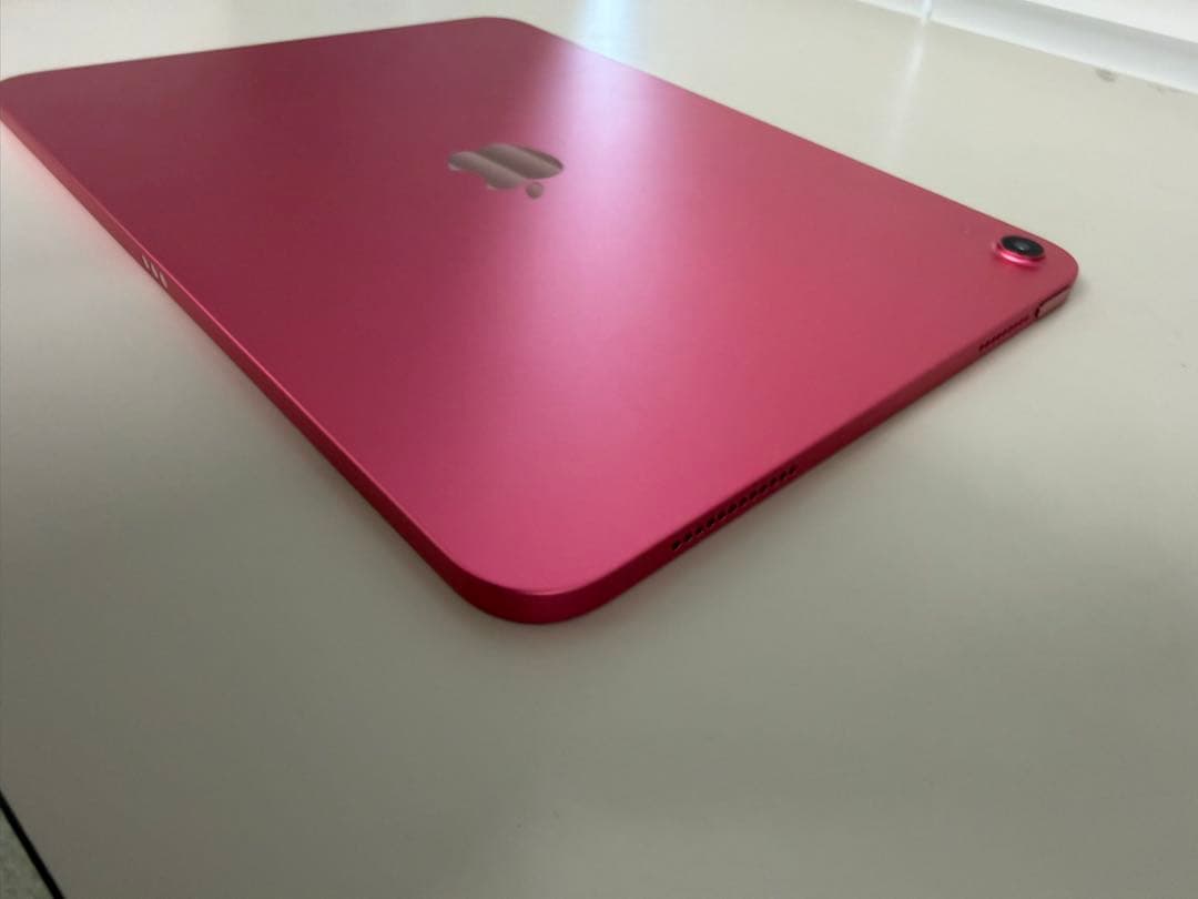最新iPad (11世代、未使用に近い)+ マジックキーボード(非純正品)