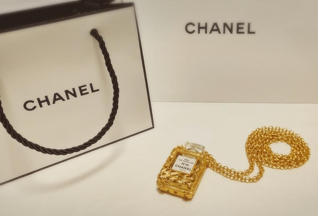 香水(女性用) CHANEL Vintage Perfume Pendant Necklace