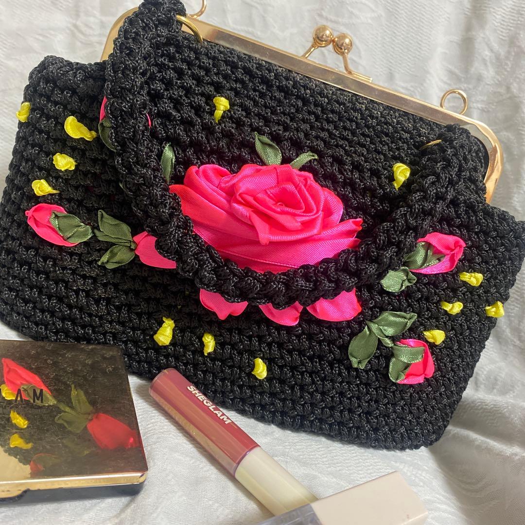 黒の花柄刺繍クラッチバッグ