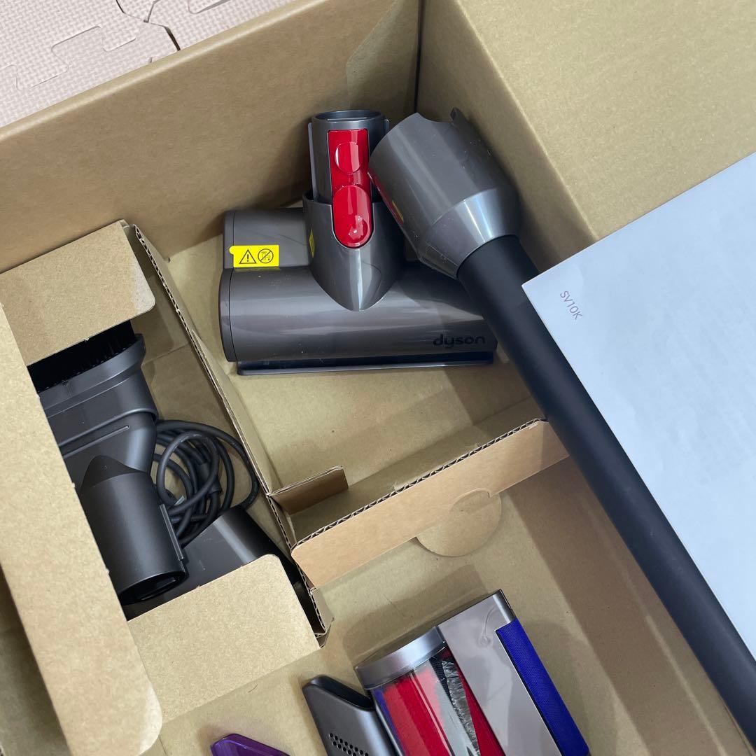 新品未使用Dyson V8 Slim Fluffy