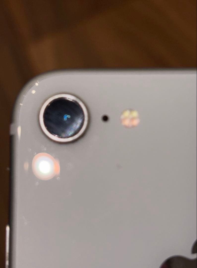 Apple iPhone 8 本体　シルバー スクリーン少し傷あり