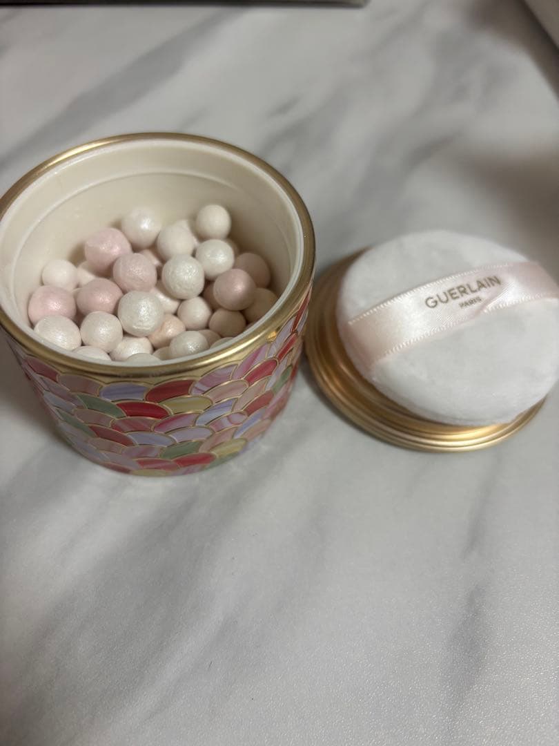 Guerlain メテオリットビーユ　01 パーリーホワイト