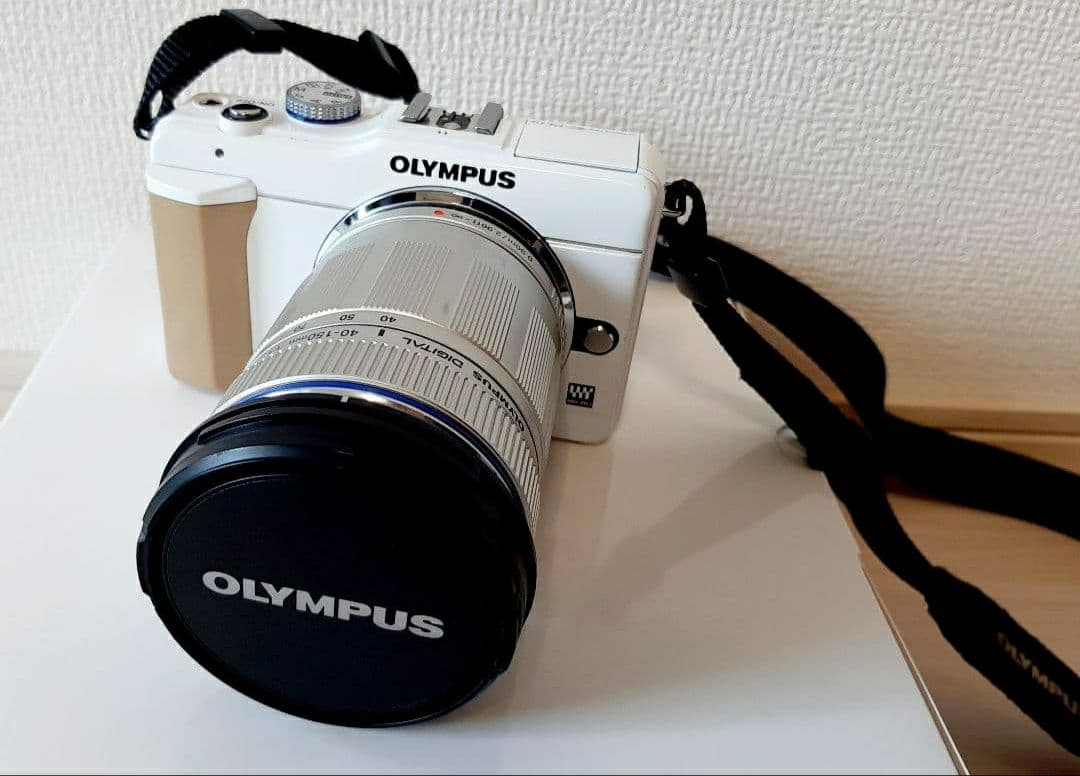 OLYMPUS ミラーレス一眼 E-PL1s レンズキット ホワイト　バッテリー