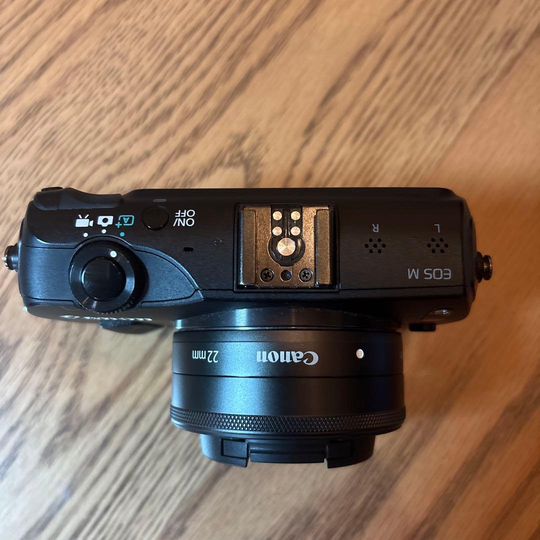 Canon EOS M デジタルカメラ 22mmと18-55mmレンズ2本付き