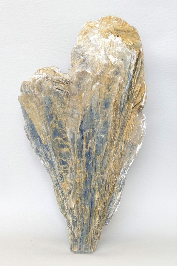 天然石 ブラジル ミナスジェライス州 カイヤナイト 原石 760g