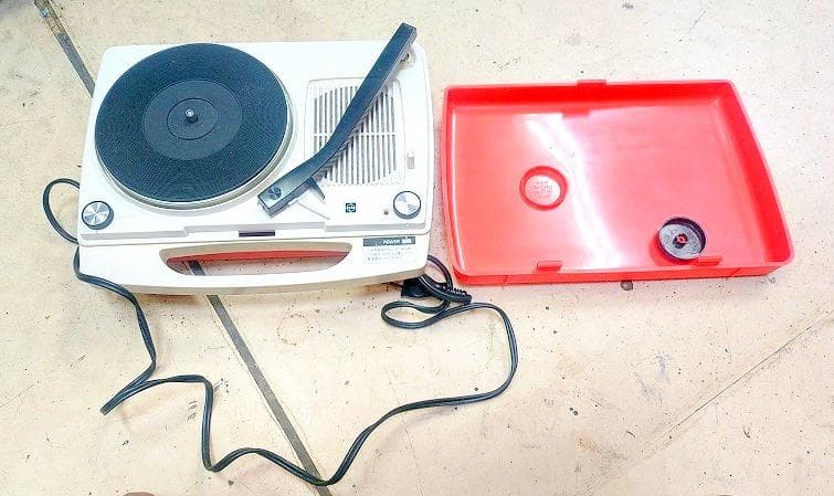 『美品　ポータブルレコードプレーヤー　National SG-323N』