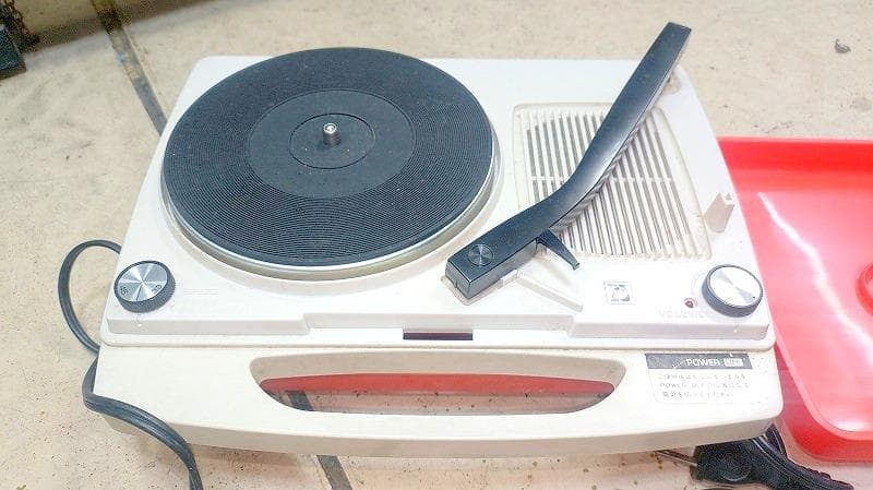 『美品　ポータブルレコードプレーヤー　National SG-323N』