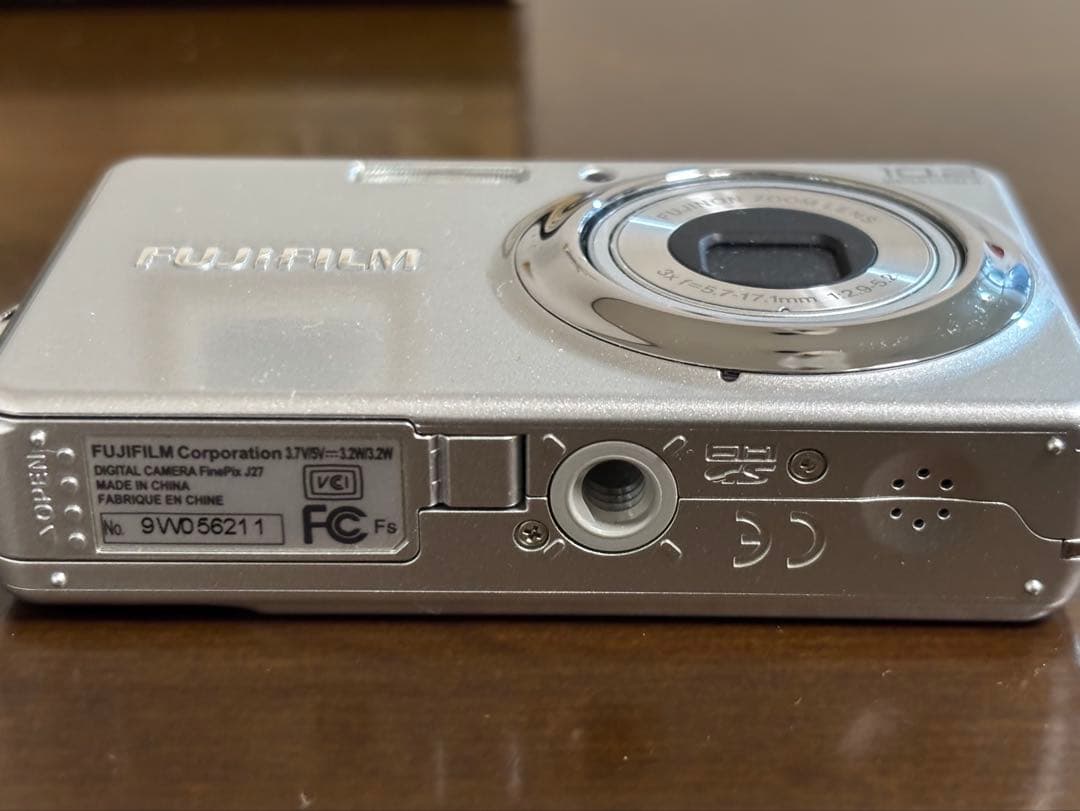 Fujifilm FinePix J27 コンパクトデジタルカメラ
