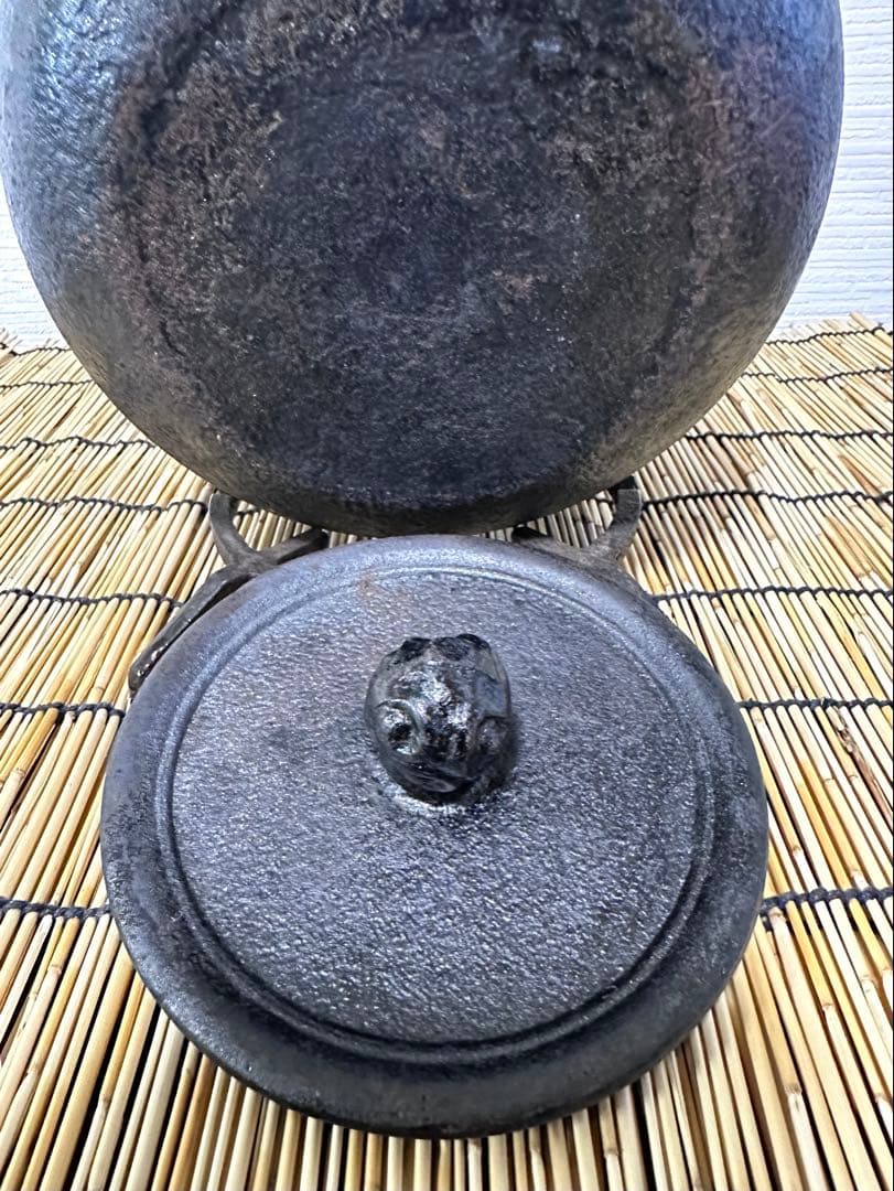 ＵＳＥＤ品　南部釜師造　３０型 松文様　大型鉄瓶　南部鉄瓶　南部鉄器　鉄瓶
