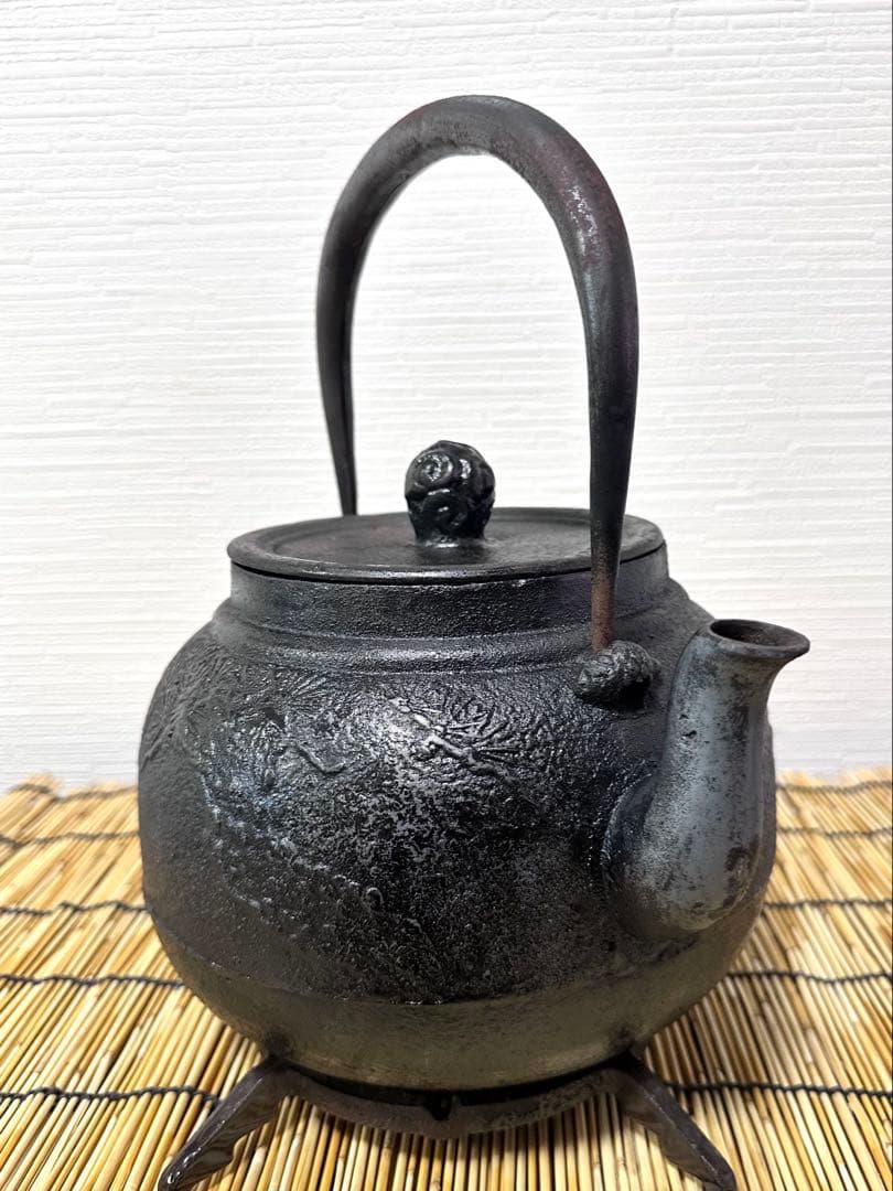 ＵＳＥＤ品　南部釜師造　３０型 松文様　大型鉄瓶　南部鉄瓶　南部鉄器　鉄瓶