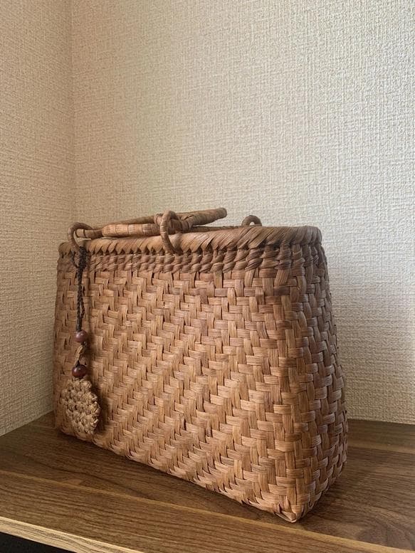 山葡萄かごバッグ　手作り　山葡萄籠バッグ　網代編み　定番　チャーム付き　内布あり