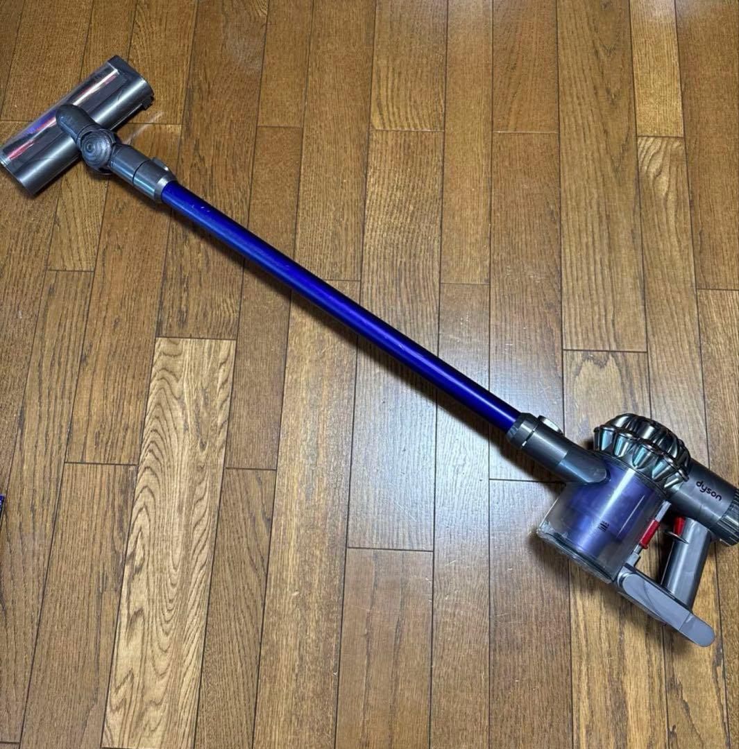 Dyson DC62コードレス掃除機 本体と付属品