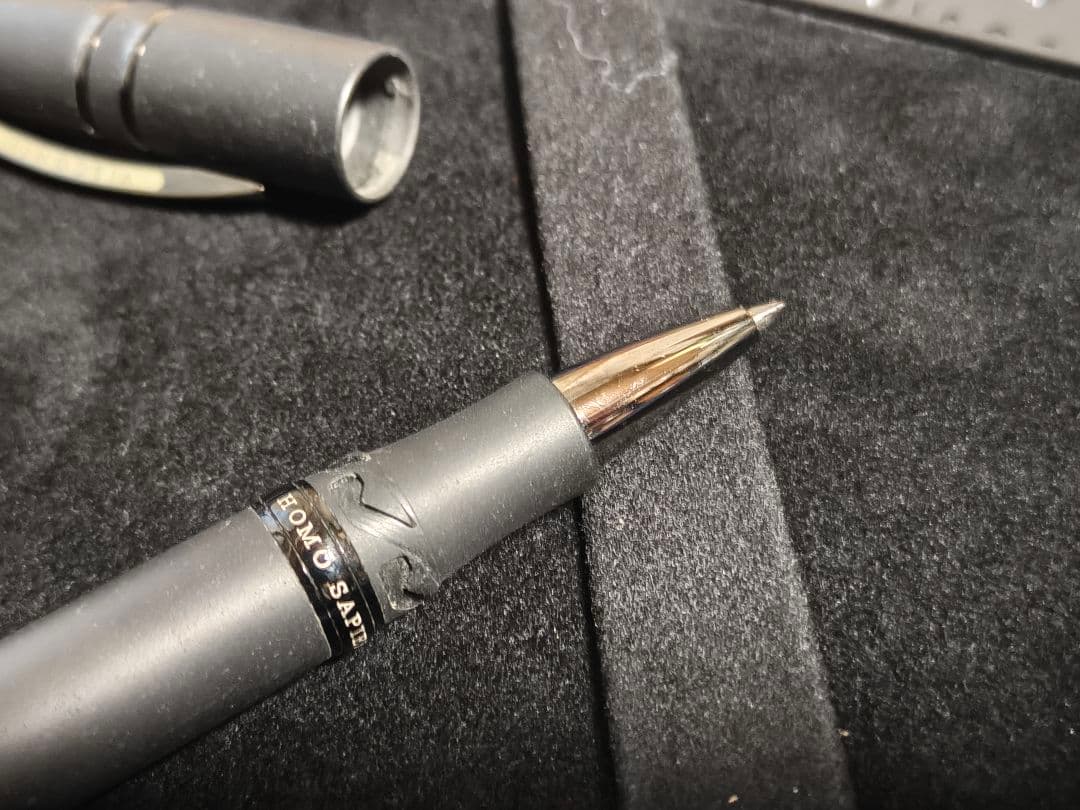 VISCONTI ホモサピエンス ダークエイジ ローラーボールペン
