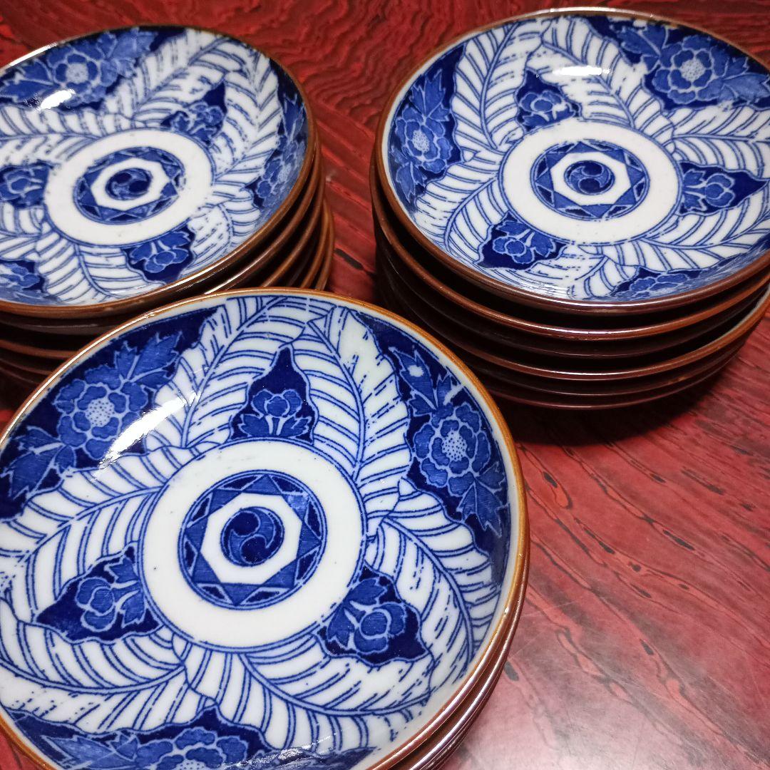 青と白の浅皿5枚＆藍色の小皿18枚