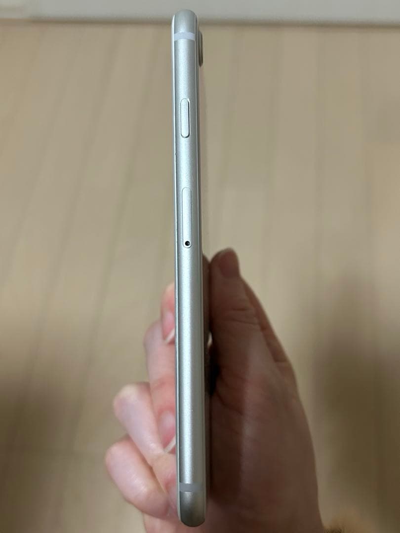iPhone 8 64GB シルバー