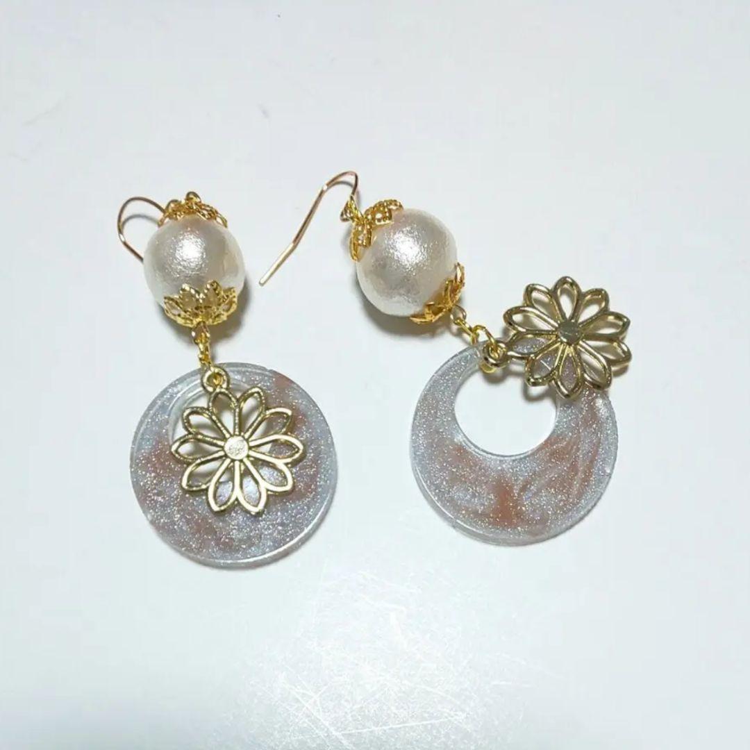 【435】コットンパールとアクリルパーツのピアス／イヤリング