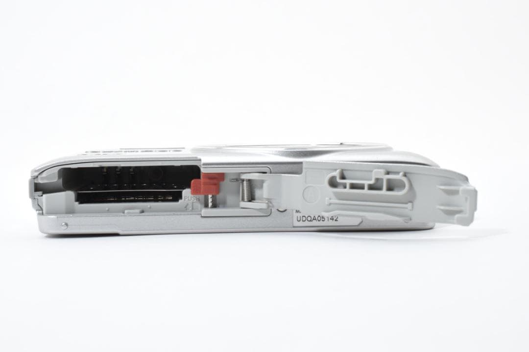 《 未使用 》　オリンパス　OLYMPUS VG-120 シルバー