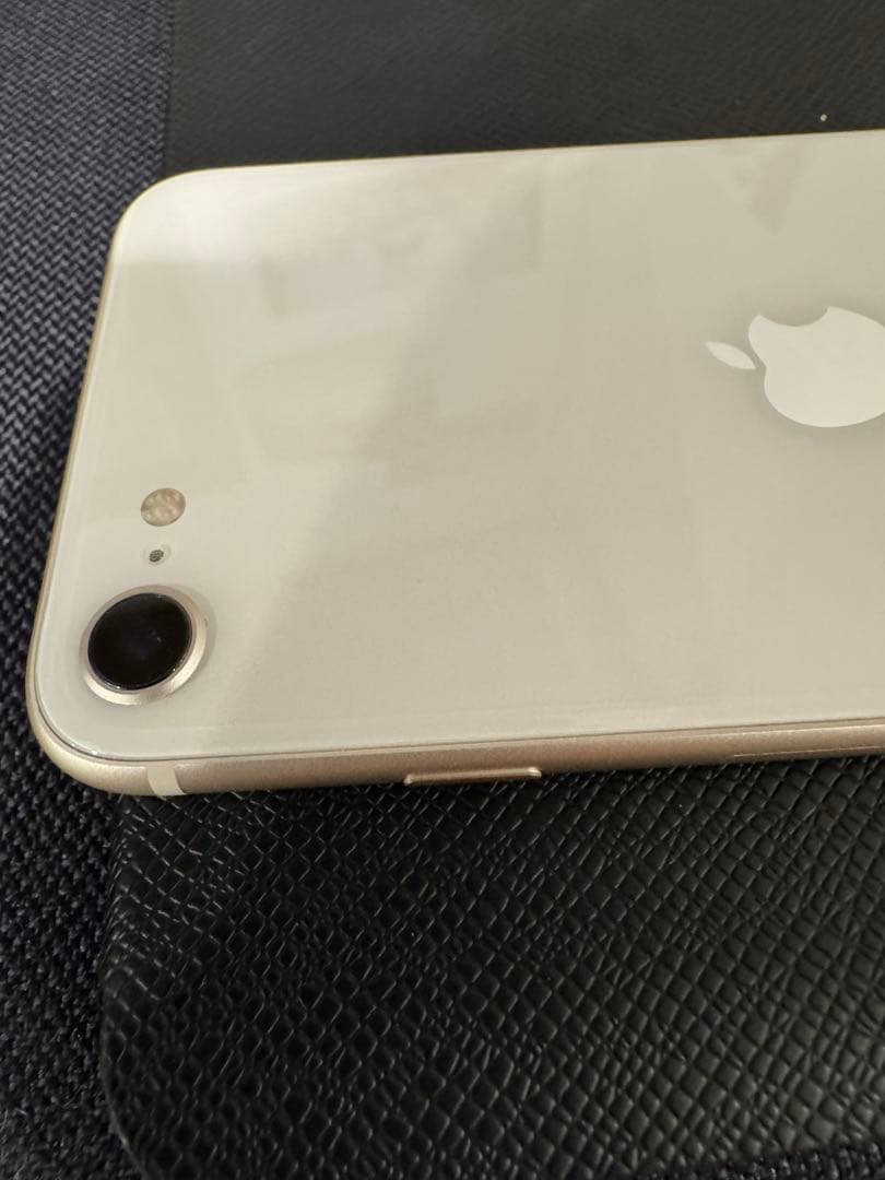 iPhone SE3 スターライト