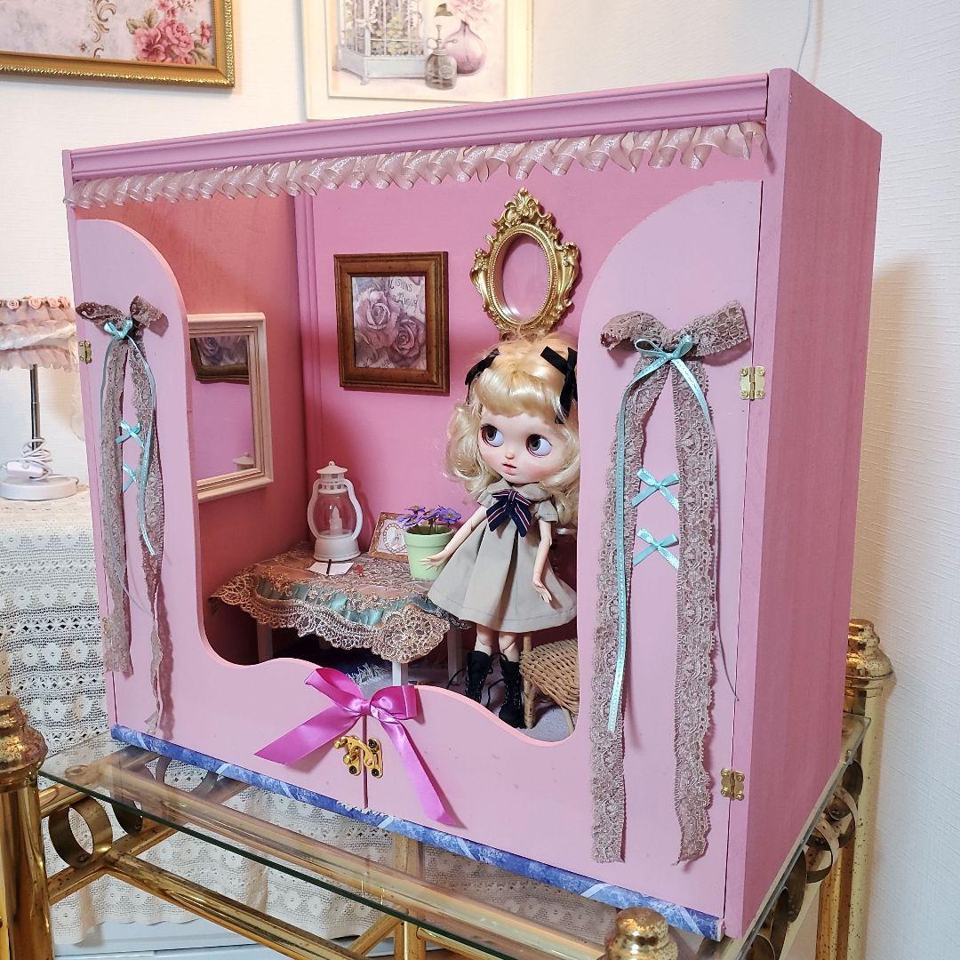 ピンク+°りぼん+°扉つきメルヘン*°ドールハウス*ブライスなどに