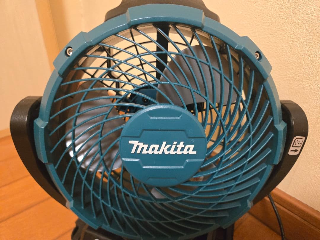 マキタの充電式ファン（CF102DZ）扇風機　サーキュレーター