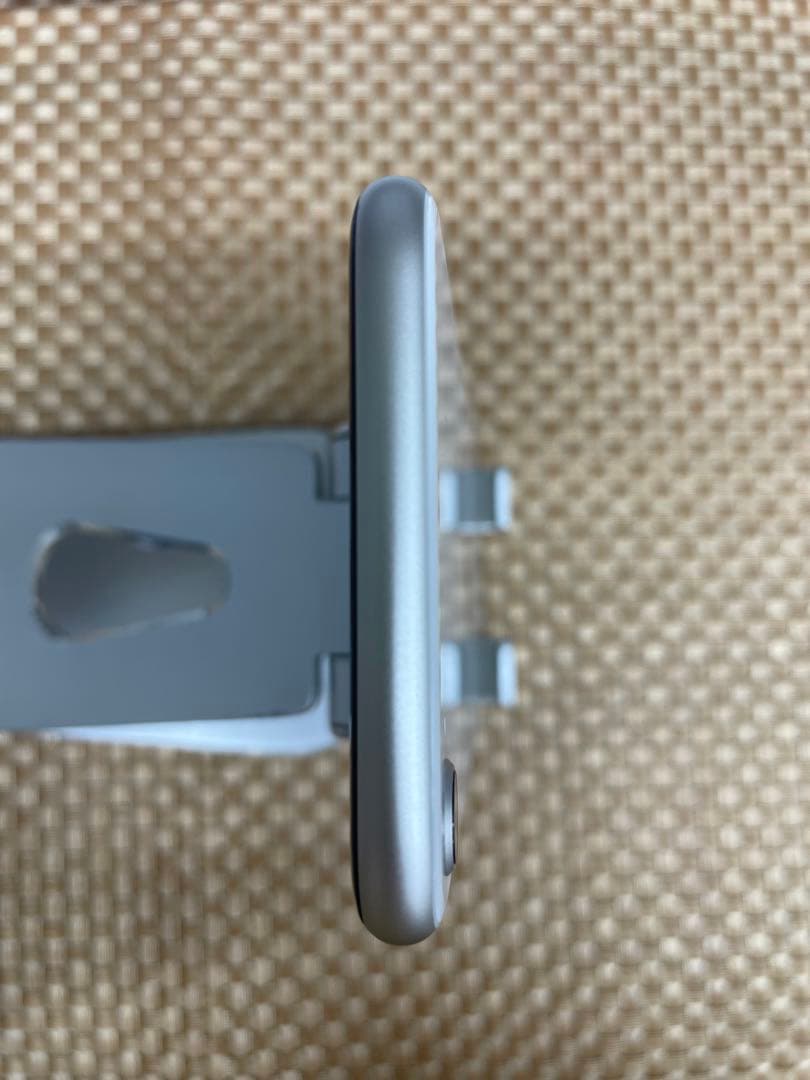 iPhone SE 第3世代 64GB スターライトSIMフリー【0208】