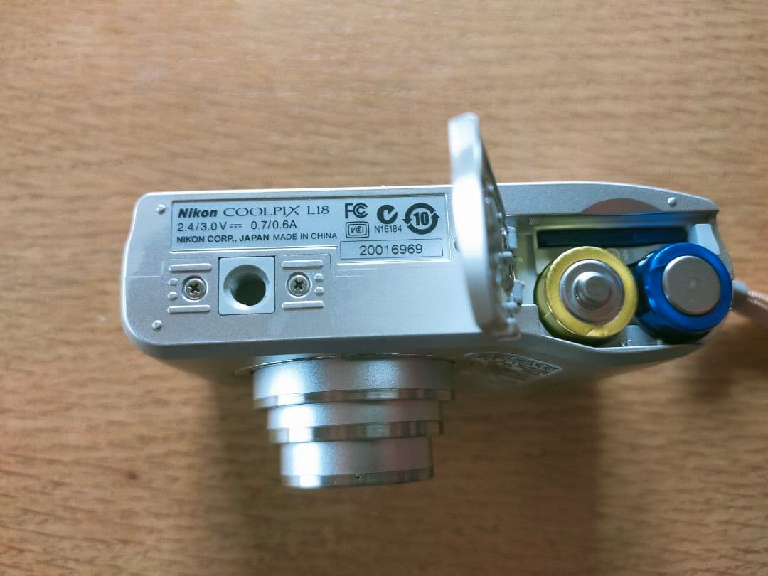 Nikon COOLPIX L18 8.0MP コンパクトデジタルカメラ