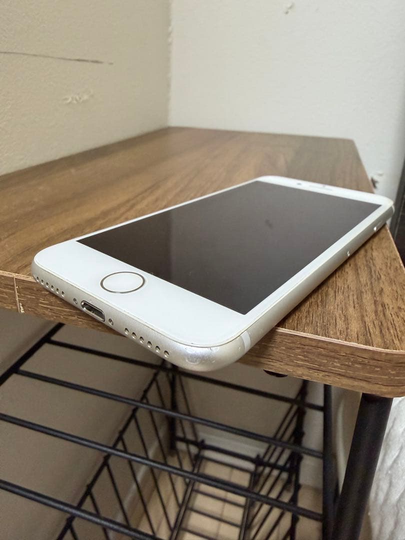 【良品】iPhone8 64GB ホワイト / SIMロック解除済