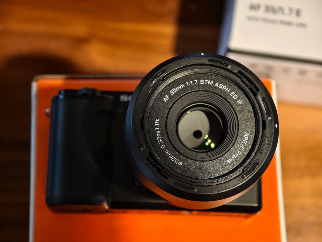 ソニー ZV-E10とViltrox 35mm F1.8レンズのセット