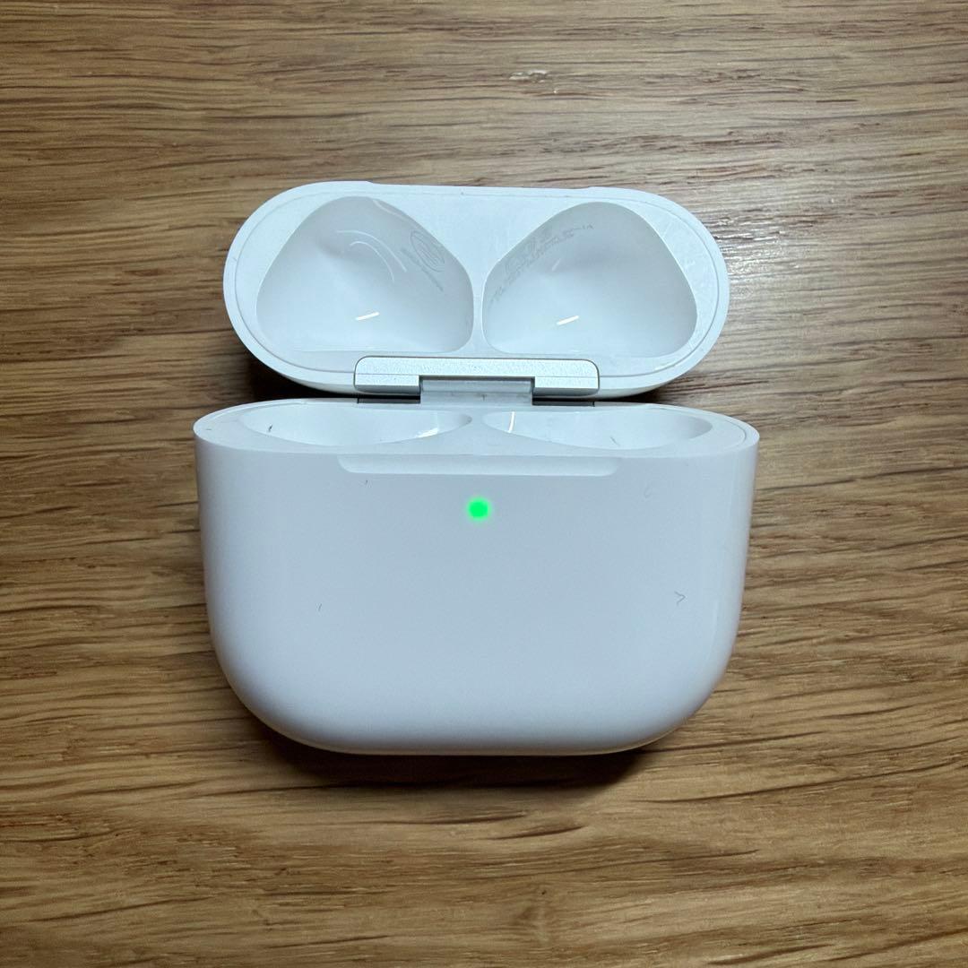 【右耳とケースのみ】AirPods4 ノイズキャンセリング 本体 充電ケース付き