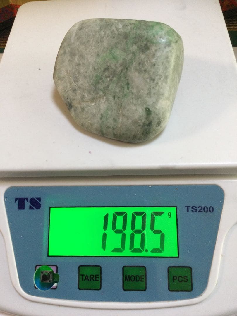 糸魚川翡翠原石　2個セット　水晶　観賞石