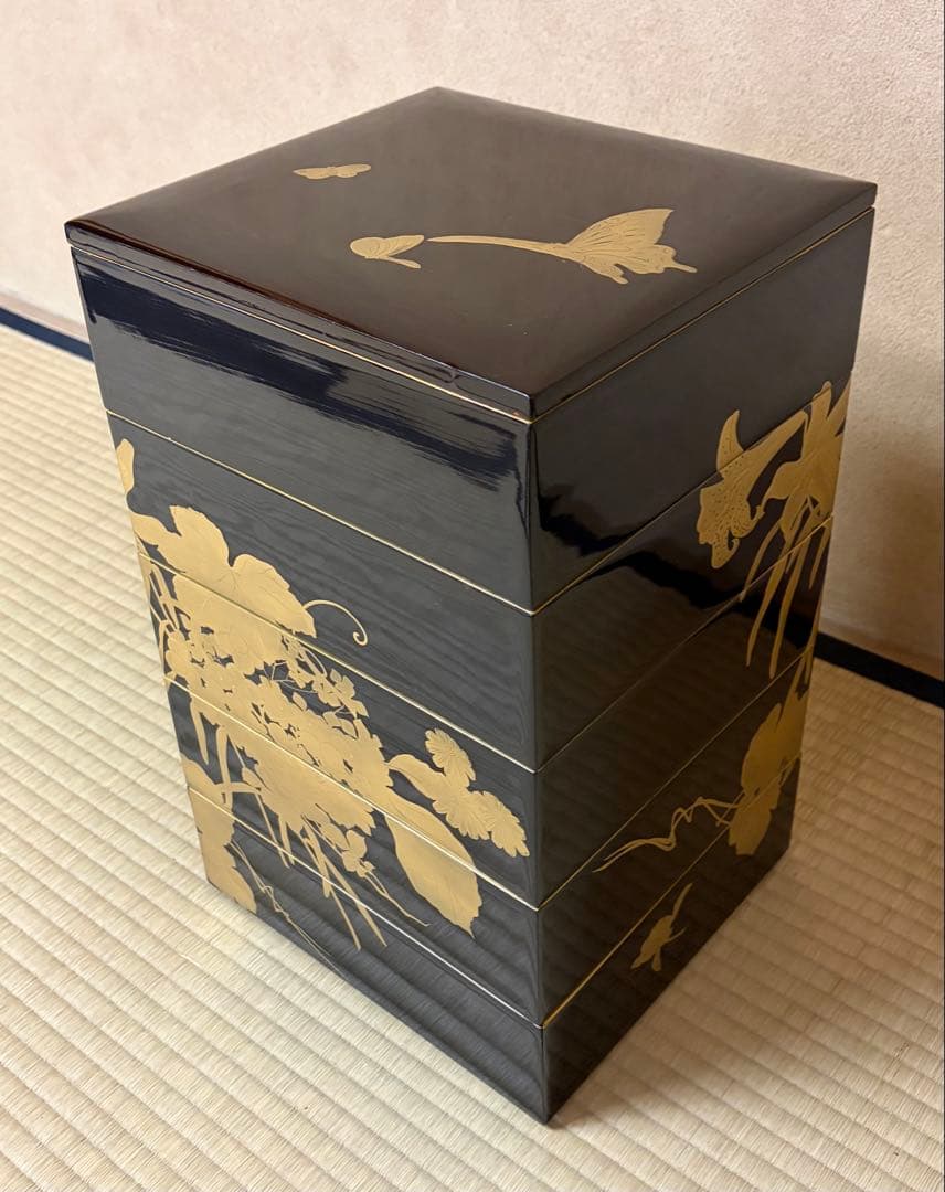 輪島塗　金蒔絵の美しい段重　替え蓋付き