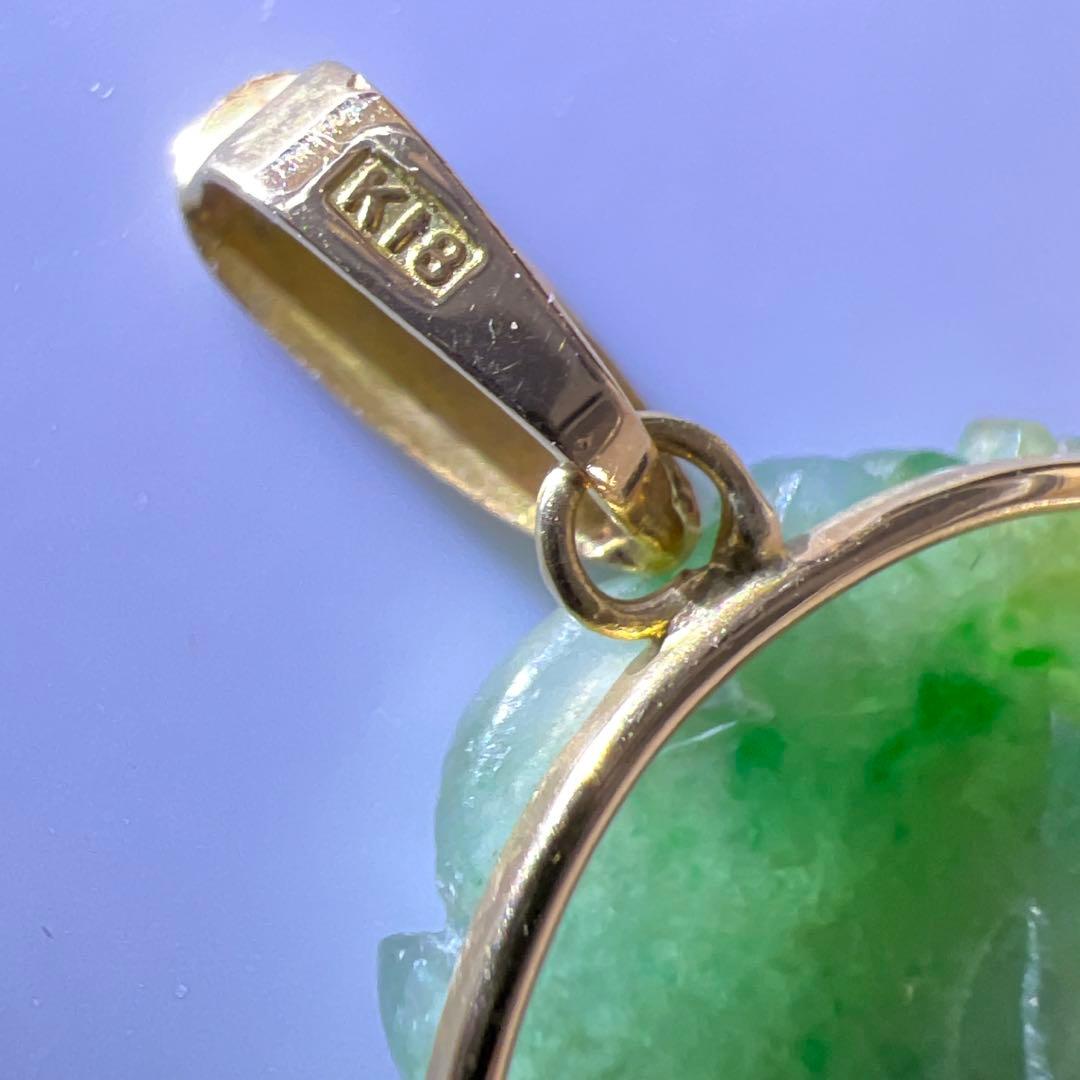 本翡翠　抜群の透明度　極上透彫ネックレストップ　K18刻印台座　箱付