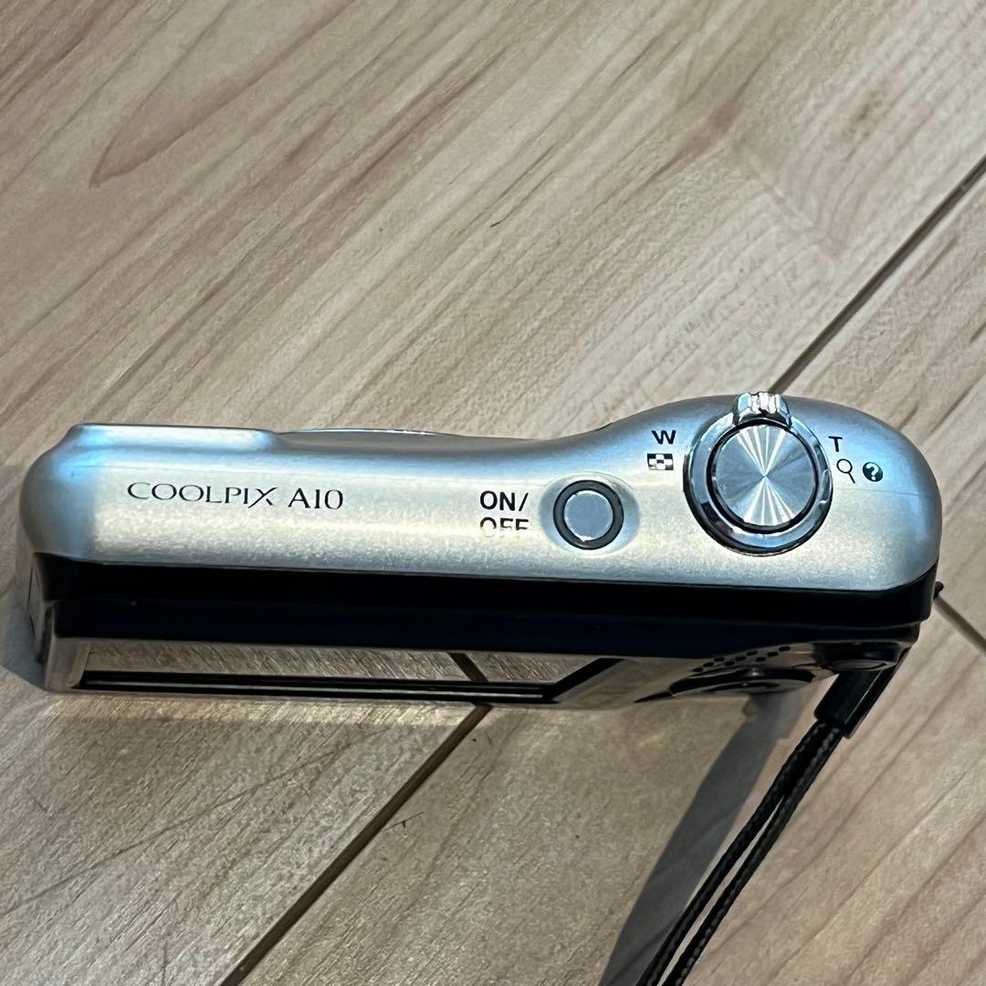 《送料込》Nikon COOLPIX A10 シルバー デジタルカメラ　動作品