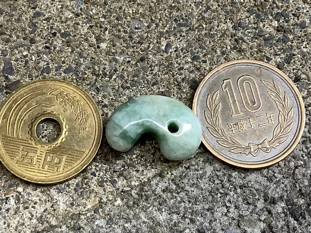 ⭕️神秘的な魅力*幸運を呼ぶ　糸魚川翡翠　勾玉　ソーティング付　高価逸品をお身近に