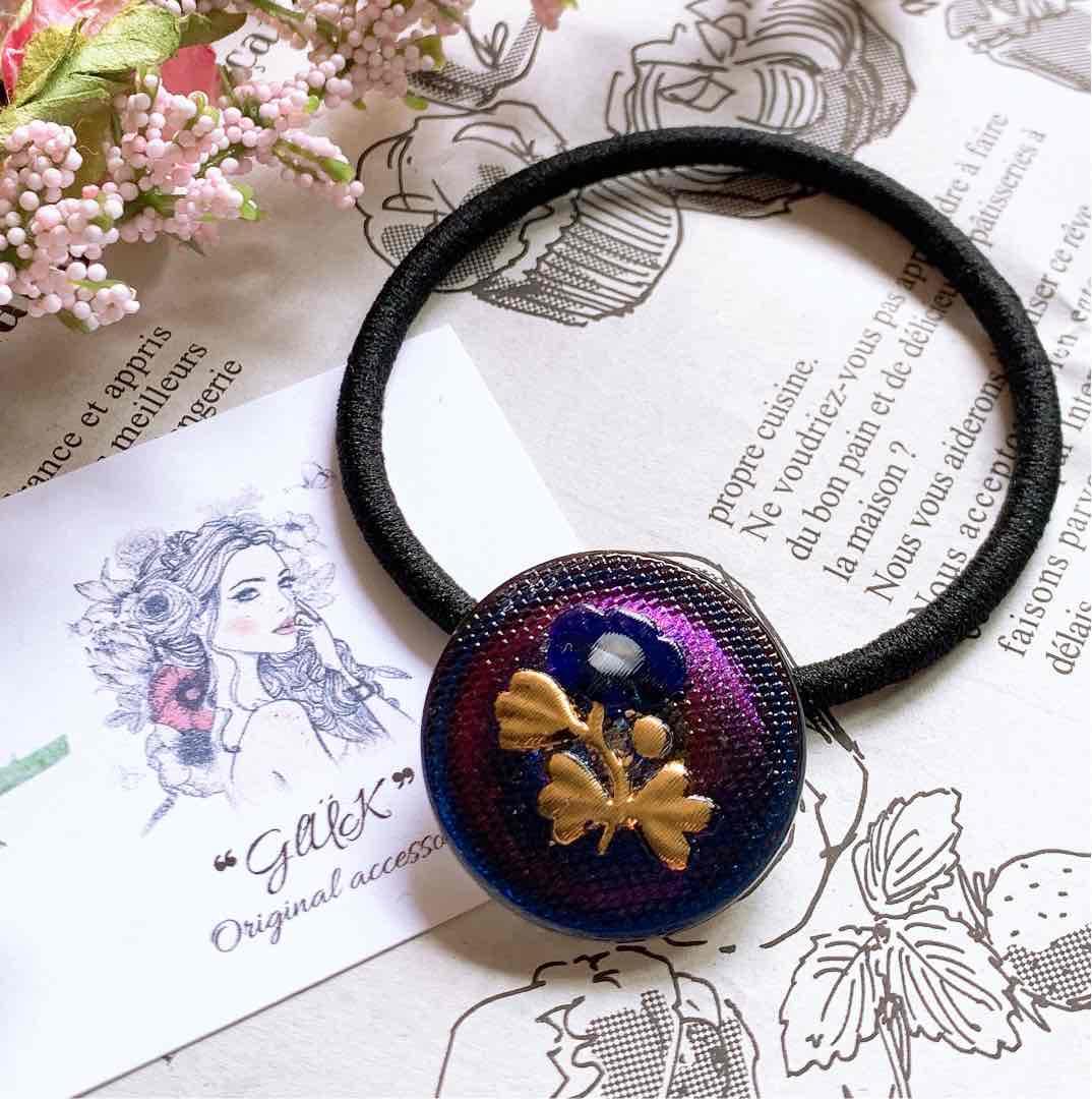 1点ものNo.669  ハンドメイド ヘアゴム チェコ伝統工芸品ボタン