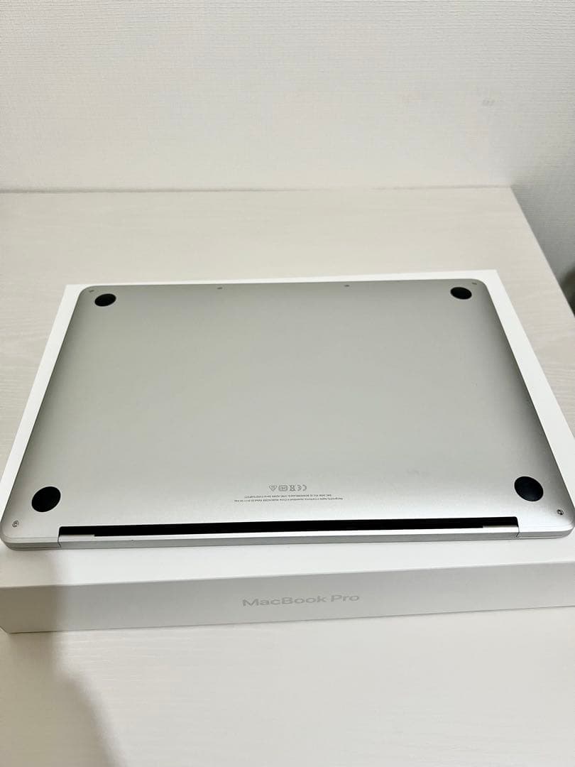 MacBook Pro 2020 メモリ8GB ストレージ256GB