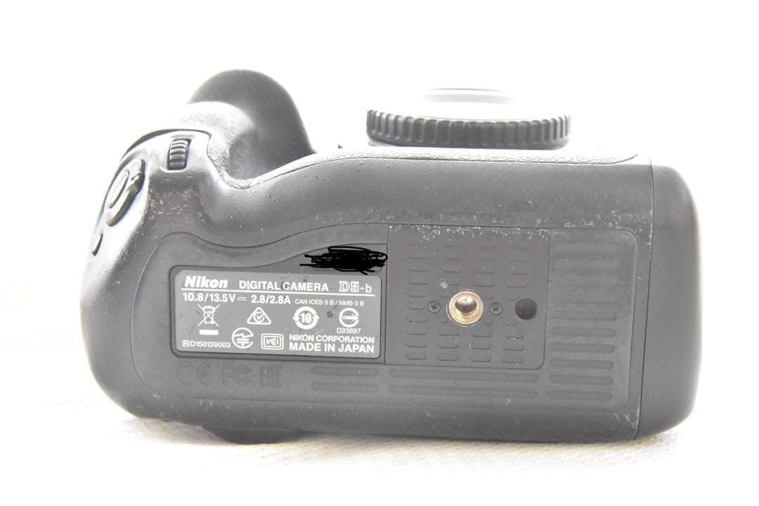 Nikon D5 本体、バッテリー、充電器、CFモデル、取説付き　値下げ