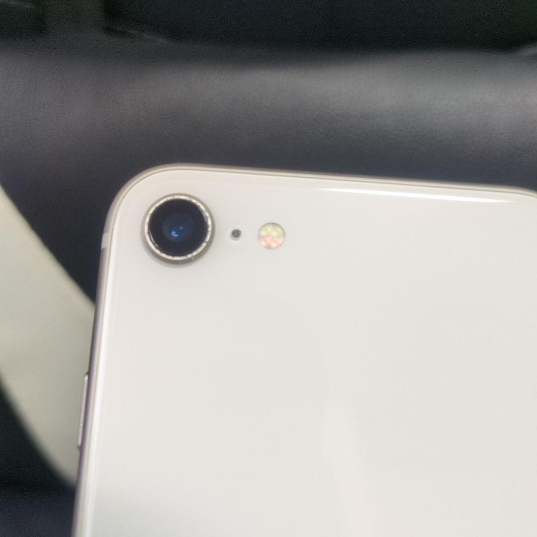 136　美品　iPhone se3 第3世代 64gb 白 SIMフリー